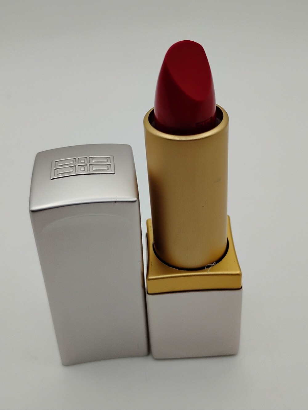 Elizabeth Arden Elegant Lipstick with Silver & Gold Case - 019 Red Door Red - Picture 2 of 4